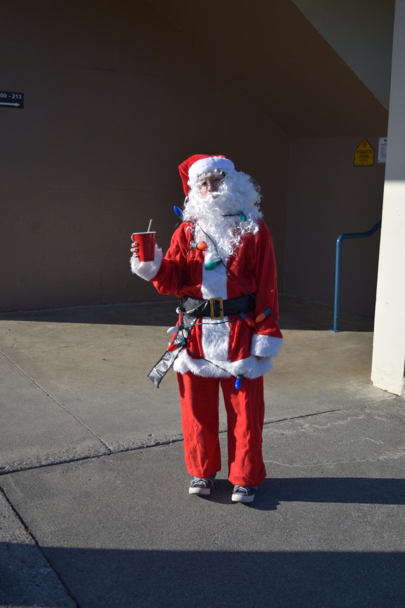 Santa+Claus%2C+drunk+and+bad+at+his+job.