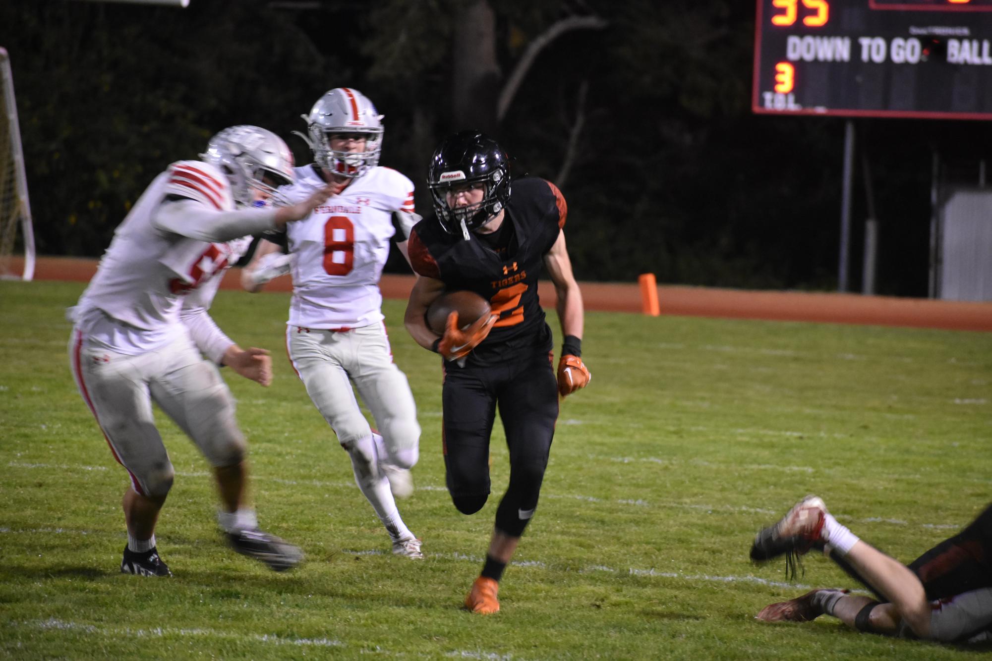 Homecoming heroes: Arcata dominates Ferndale in league rivalry