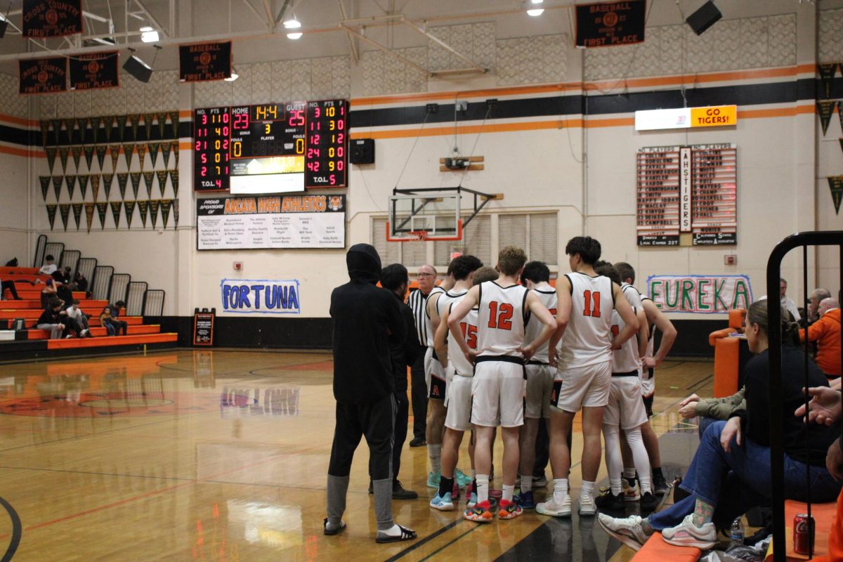 AHS Boys basketball team in a huddle