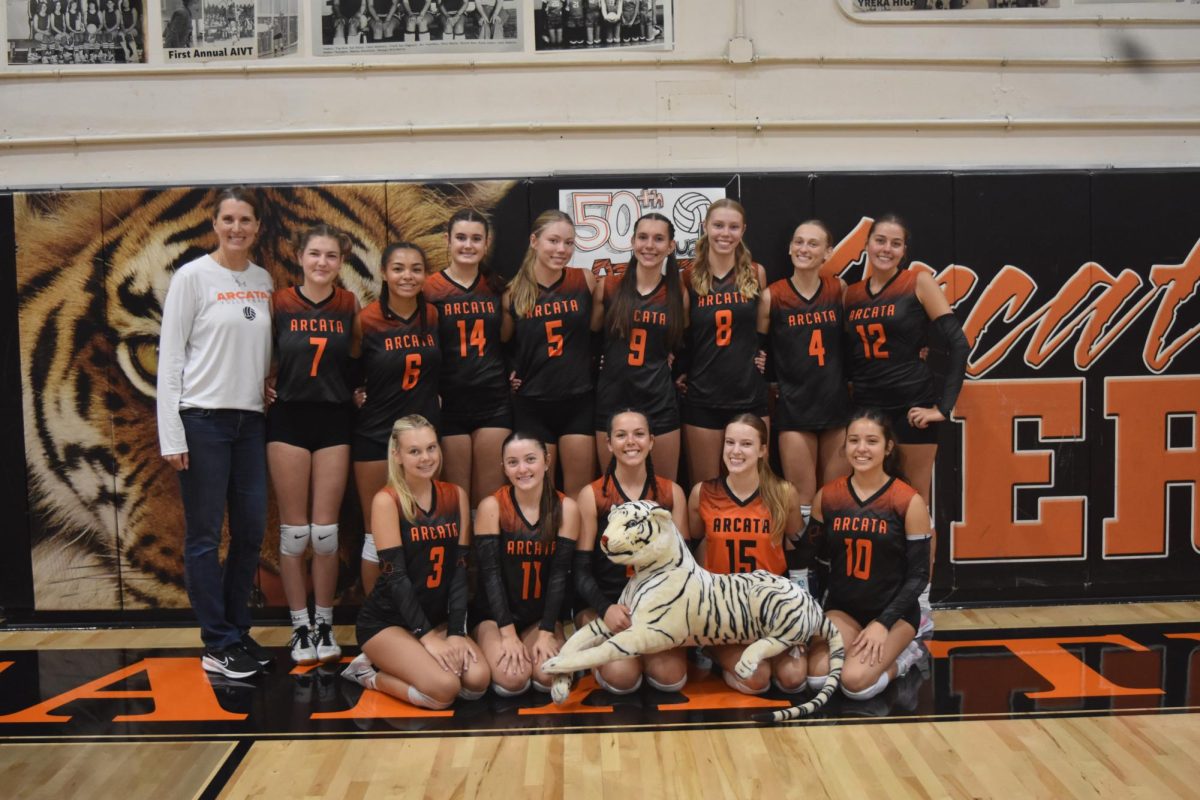 From left to right, top to bottom: Coach Griffith, Ilana Maclay, Aliyah Aaron, Kyla Kinyon, Pearl Smith, Betty Miles, Colby Eisner, Nora Brumbaugh, Lucy Deiker, Ava Zavala, Eliana Kanzler, Harper Appy, Josephine Cunningham, and Karely Ruiz