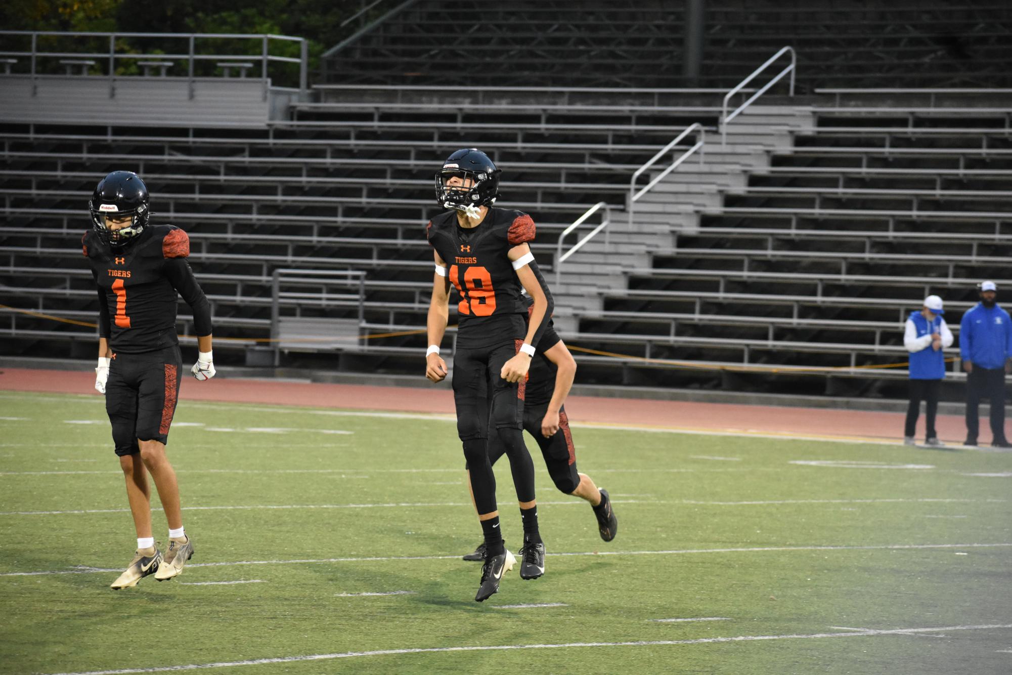 Tigers struggle against visiting Mustangs