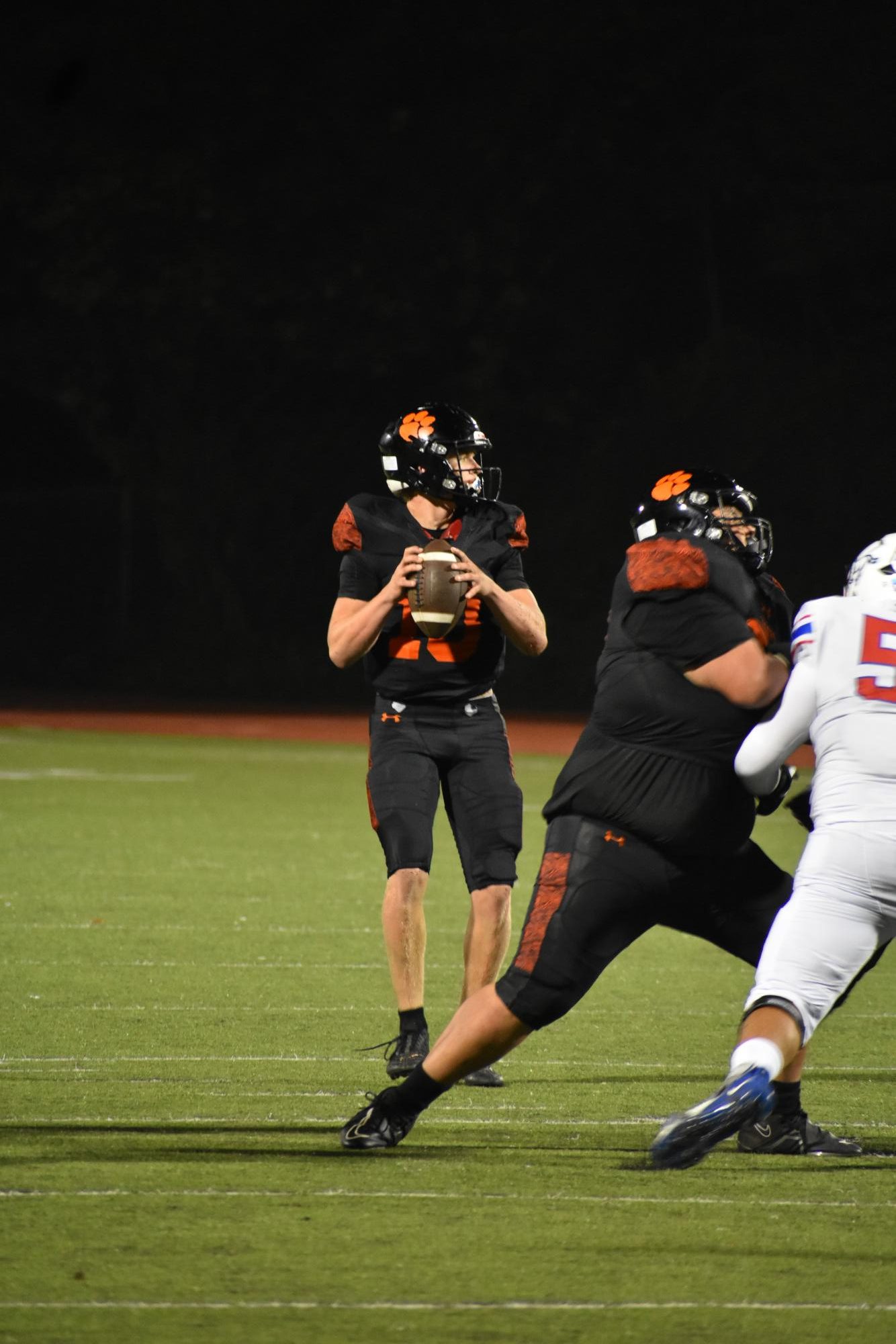 Tigers struggle against visiting Mustangs