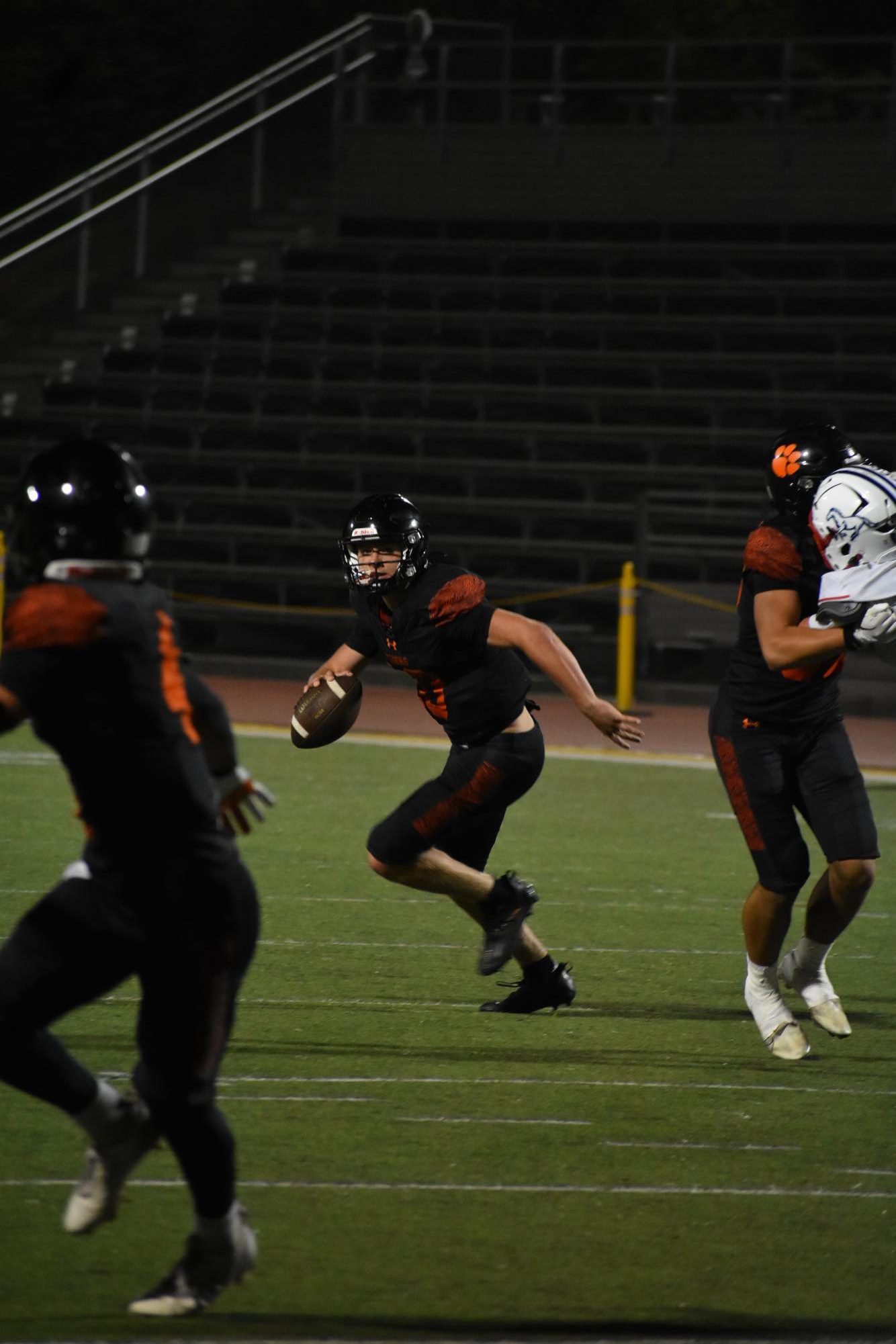 Tigers struggle against visiting Mustangs