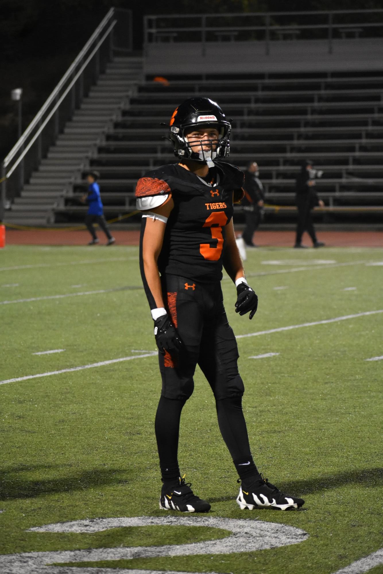 Tigers struggle against visiting Mustangs