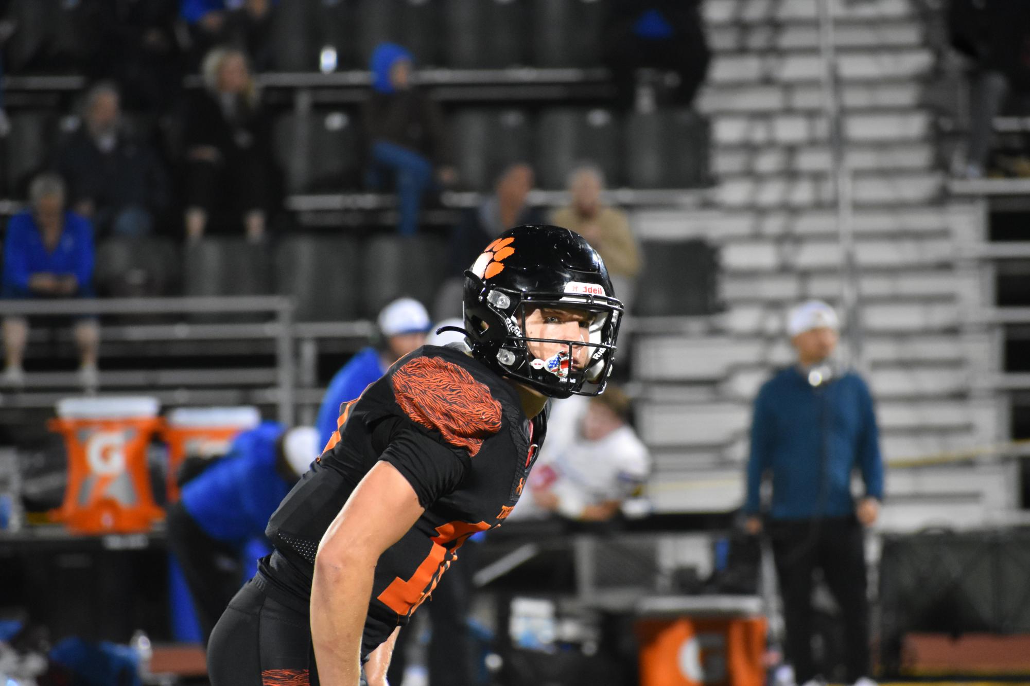 Tigers struggle against visiting Mustangs