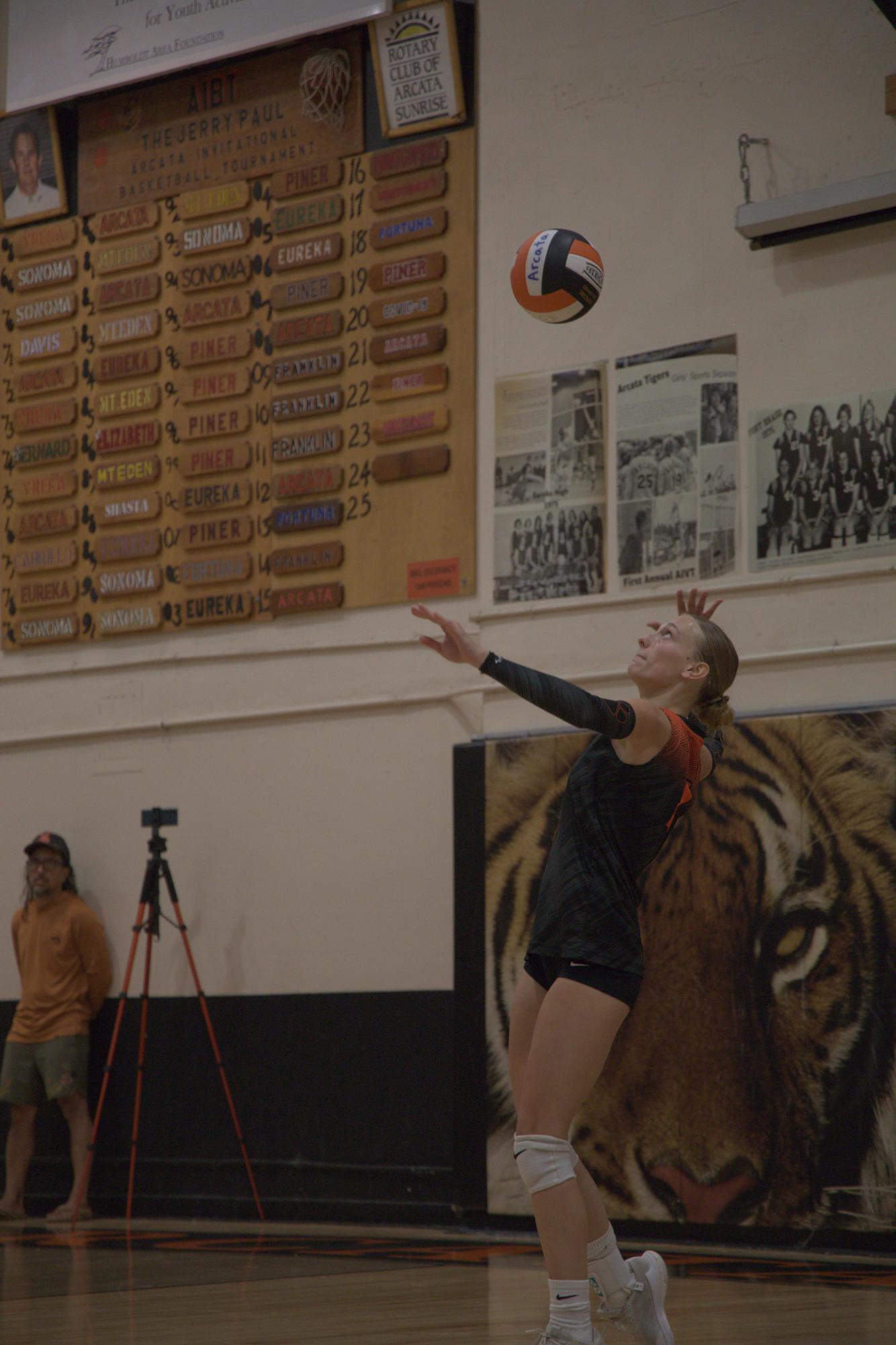 Tigers scratch through Warriors’ armor, defeat Del Norte