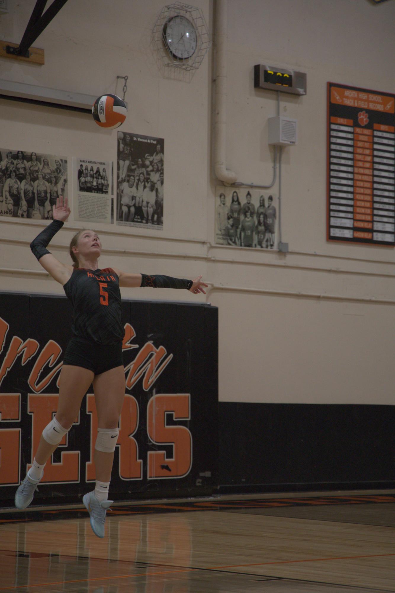 Tigers scratch through Warriors’ armor, defeat Del Norte