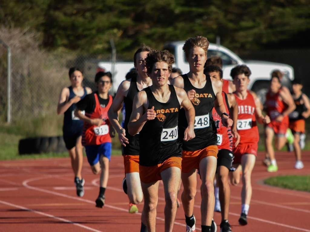 Arcata Boys leading the race.