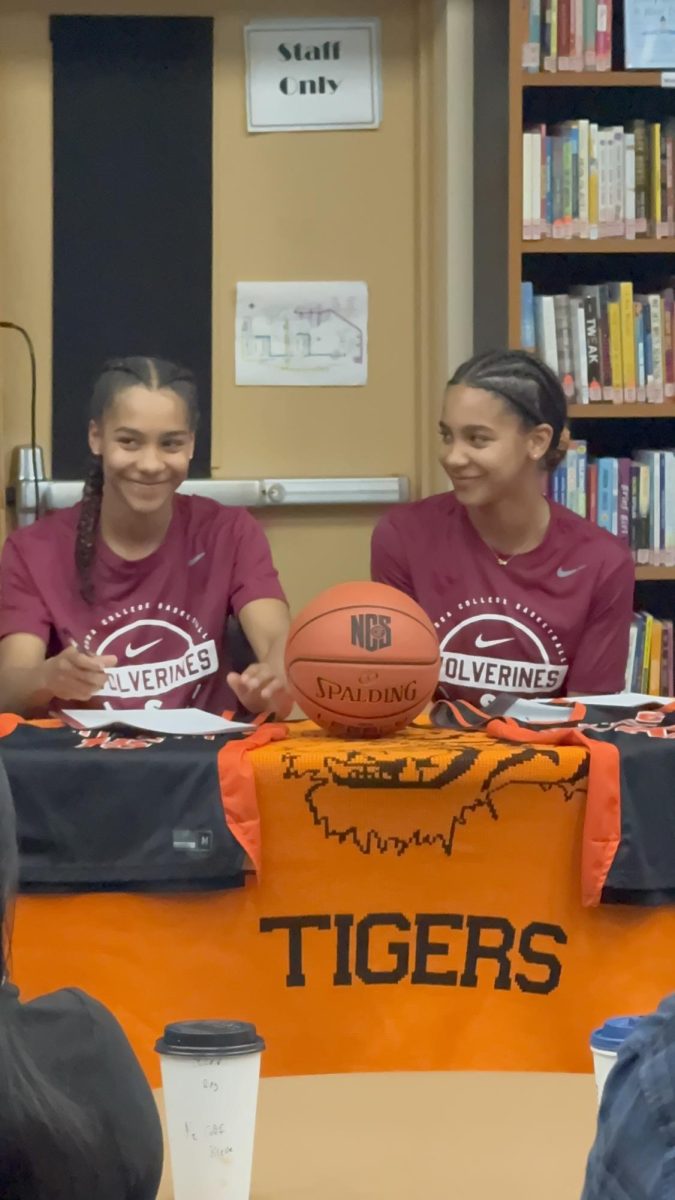 Tae & Mae during their signing